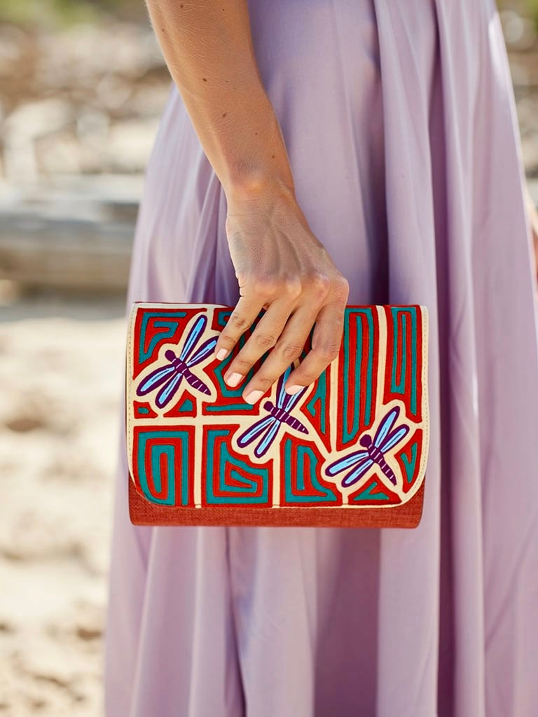 Dragonfly Clutch 1