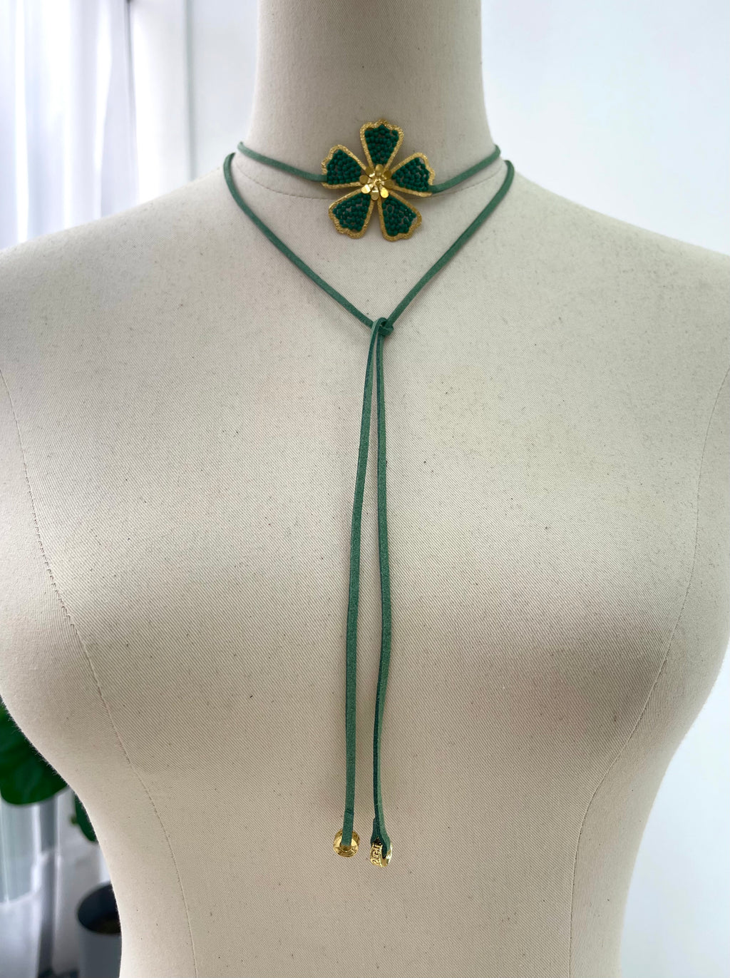Flower choker