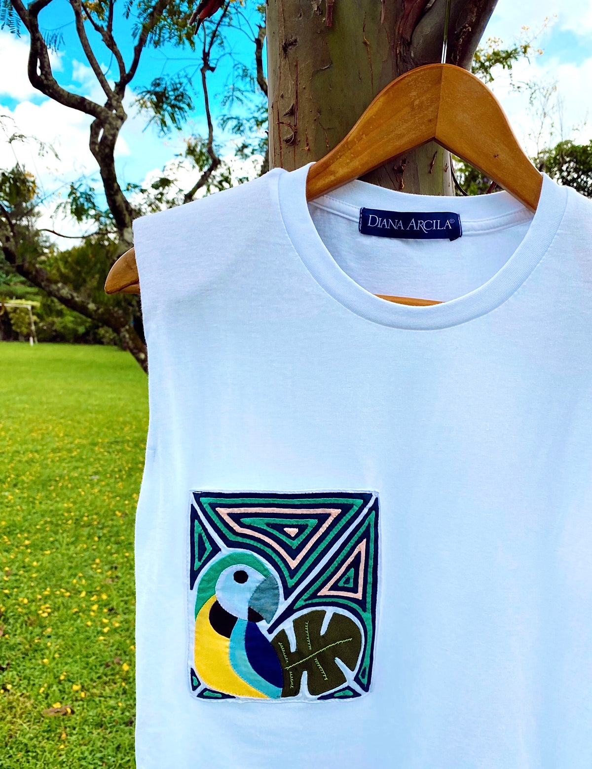 Blue Macaw t-shirt