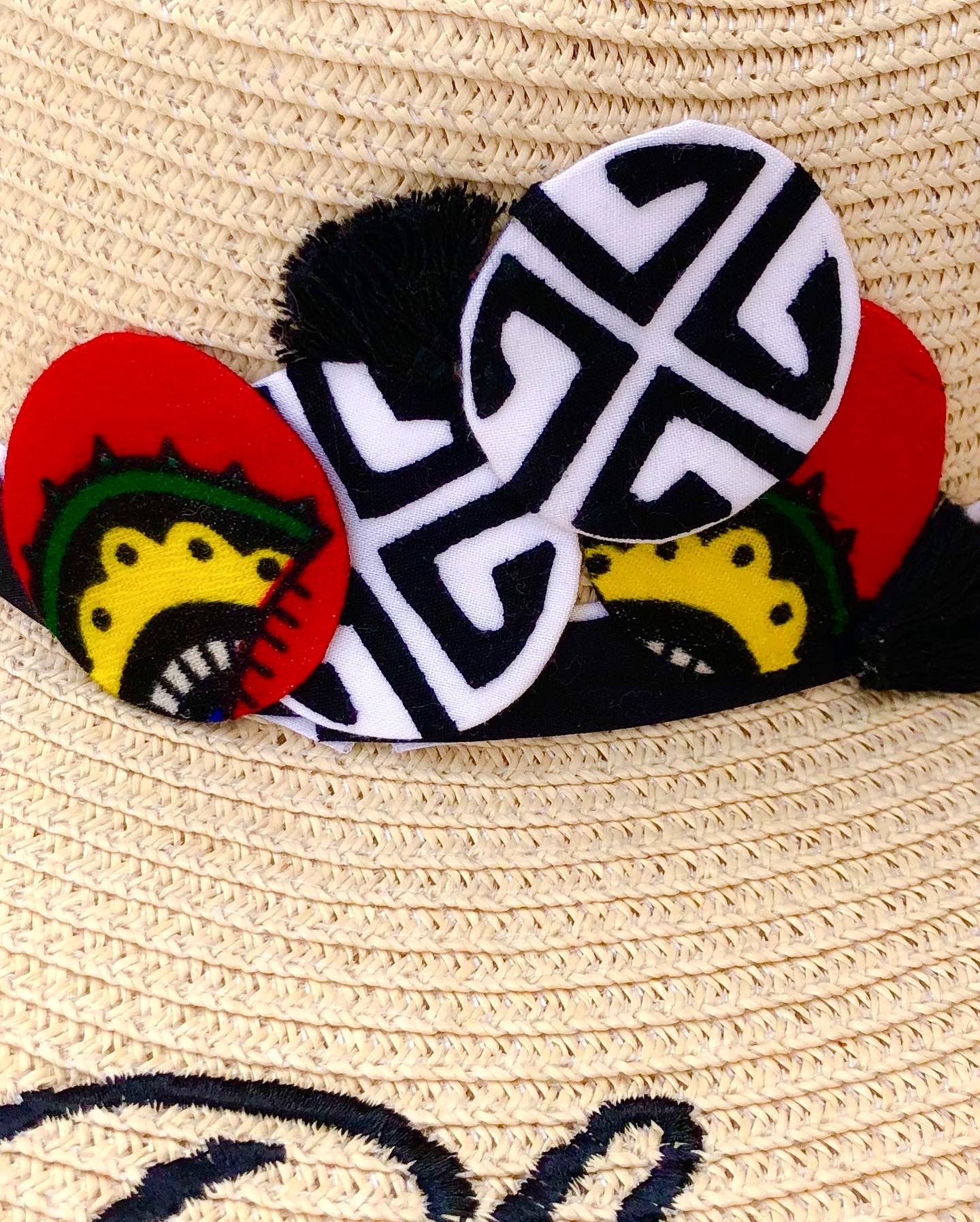 Black and Whait Hat