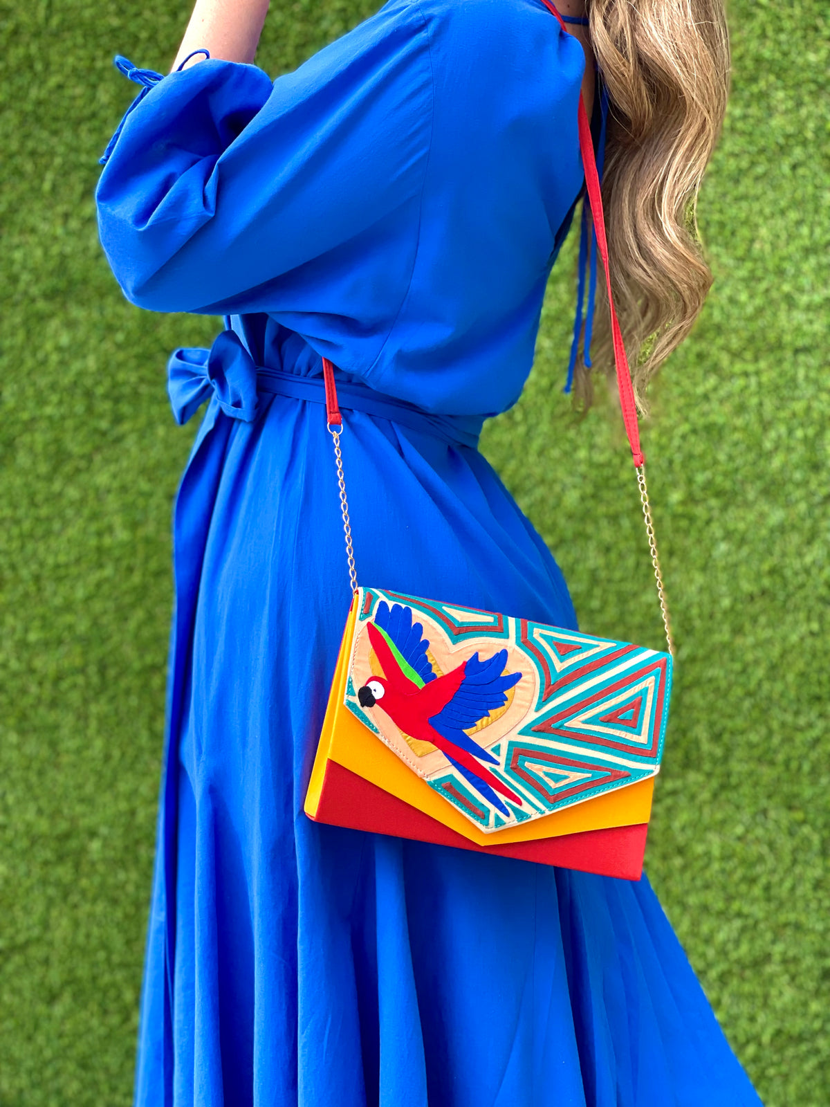 Macaw Clutch